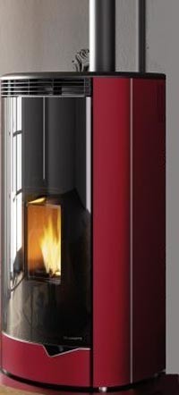 Stufa ermetica A Pellet Ecofire ad Aria con uscita fumi Rossa, dettaglio del pannello comandi e della bocca di carico
