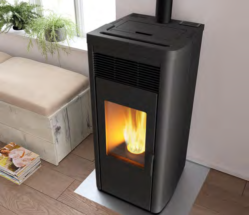 Royal Lea air 90 us stufa a pellet ad aria uscita fumi in ceramica accesa in soggiorno, fiamma visibile attraverso il vetro