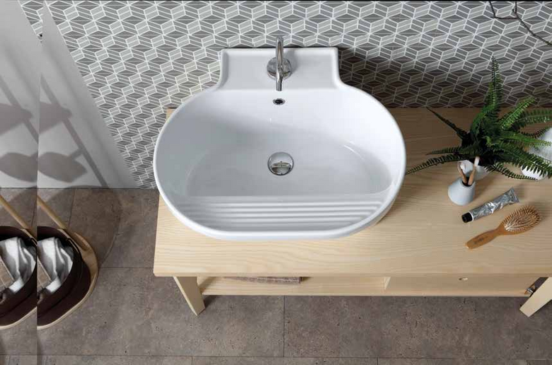 Colavene Tino lavatoio 60x50 in ceramica Bianco Lucido, dettaglio della doccetta estraibile
