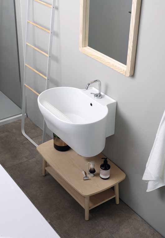 Colavene Tino lavatoio 60x50 in ceramica Bianco Lucido installato su lavello, vista della bocca e della leva