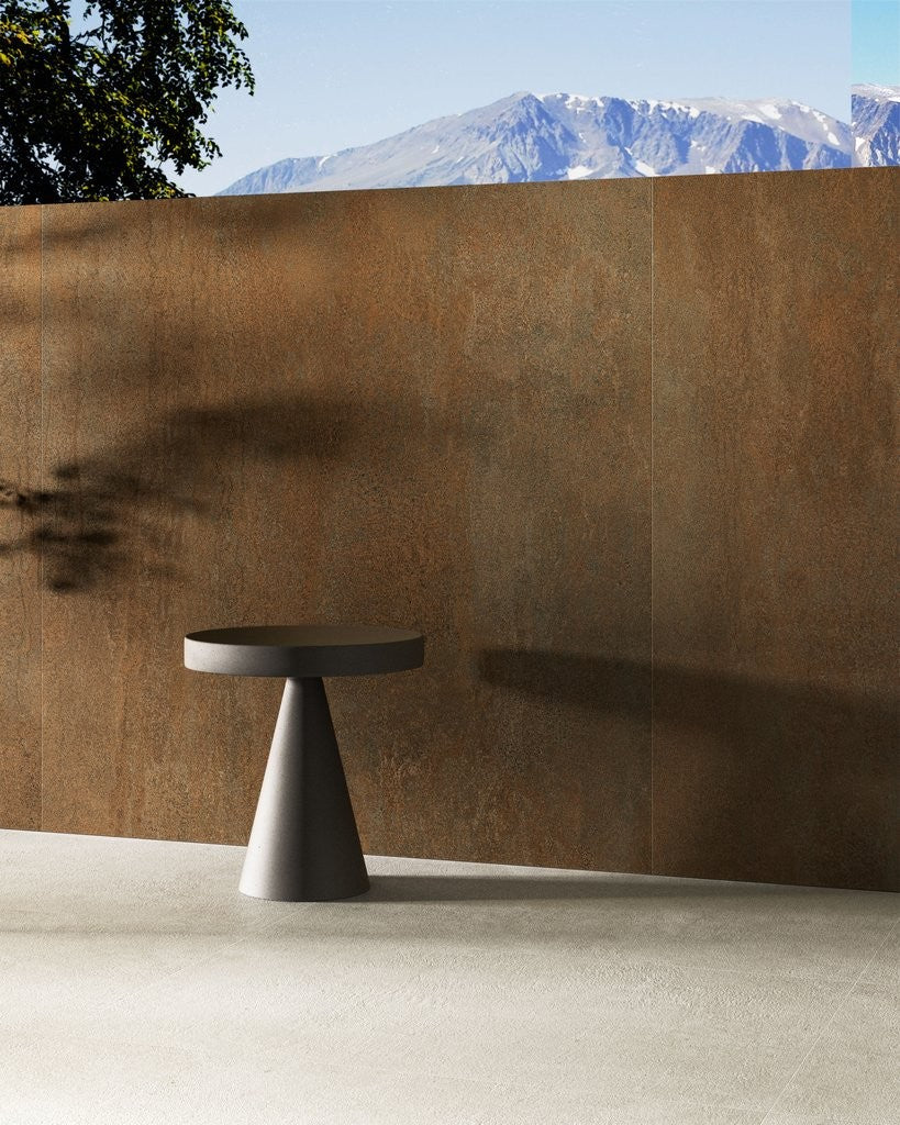 Pavimento rivestimento 90x90 Effetto Metallo In Gres in ambientazione completa, vista d'insieme della stanza