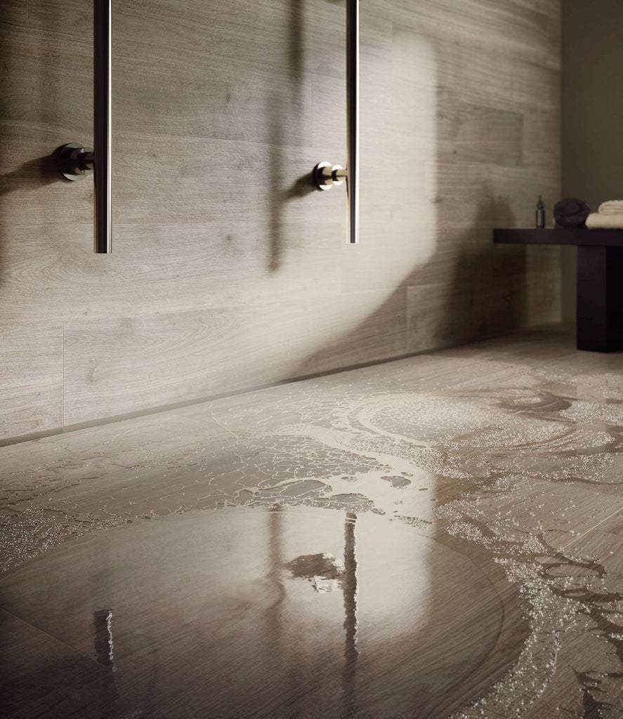Pavimento 30x180 effetto parquet Di Pino In Gres in ambientazione completa, vista d'insieme della stanza