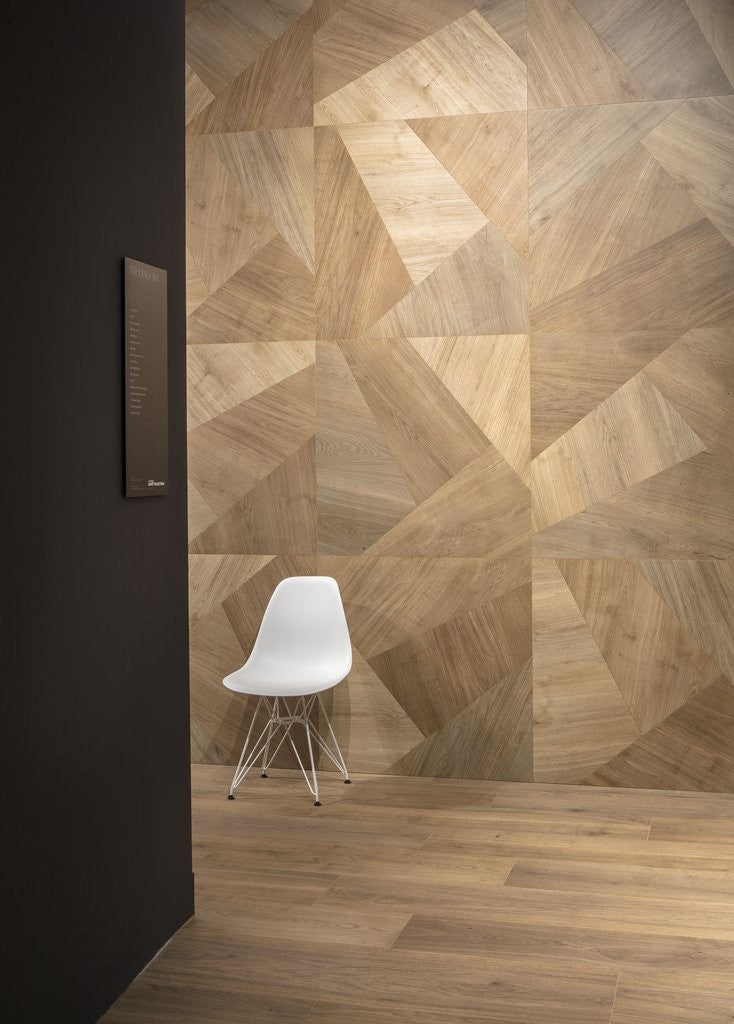 Pavimento 30x180 effetto parquet Di Pino In Gres posata in ambiente arredato, dettaglio della venatura