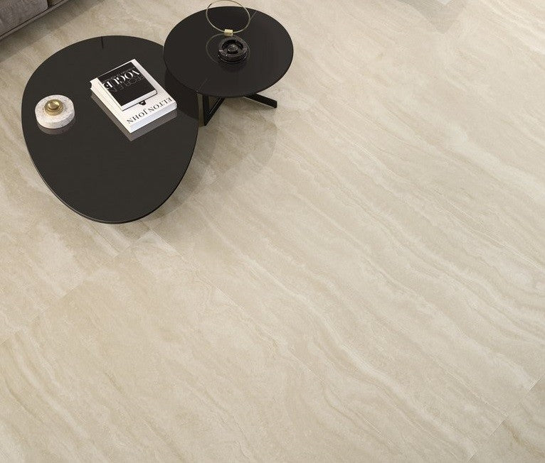 Pavimento Rivestimento 60x120 Effetto Marmo Travertino In posata in ambiente arredato, dettaglio della venatura