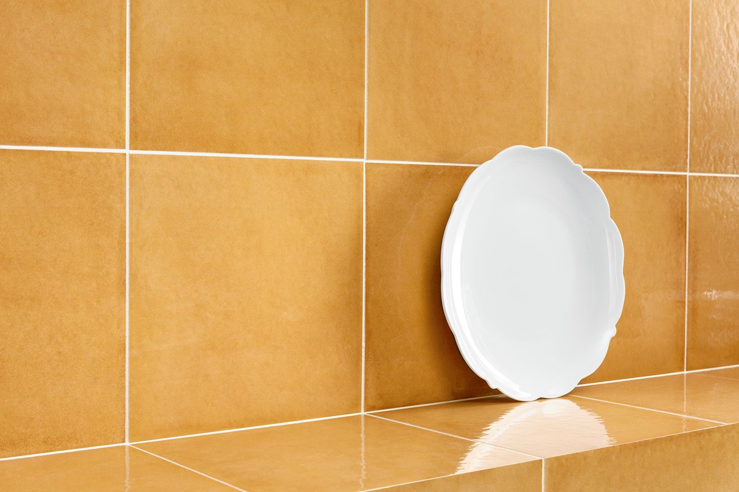 Rivestimento 20x20 Arancione Lucido Ceramica Sant Agostino posata in ambiente arredato, dettaglio della venatura