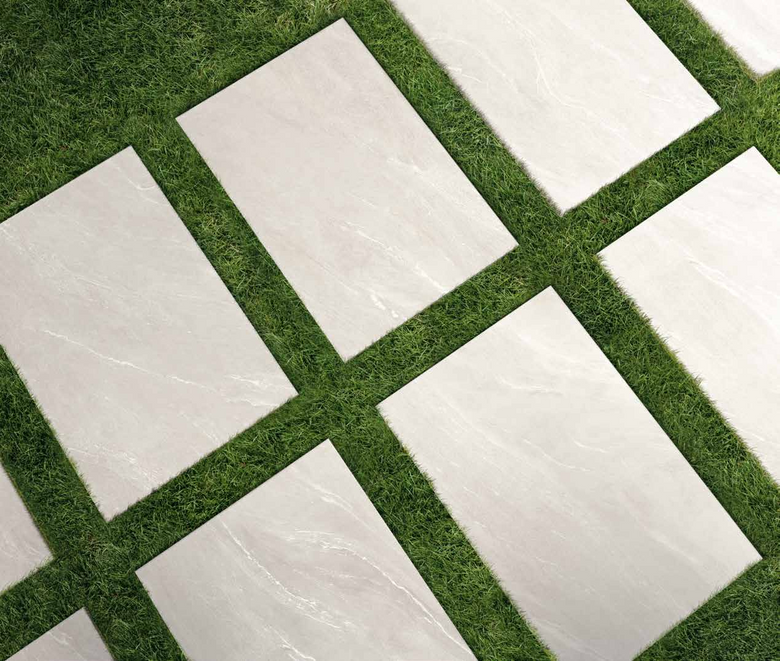 Pavimento 604x906 mm effetto pietra Antislip 2.0 In Gres posata in ambiente arredato, dettaglio della venatura