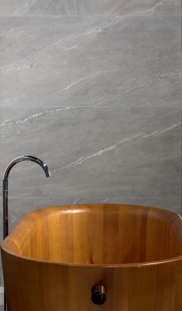 Pavimento Rivestimento 60x60 Cm In Gres Porcellanato Grey posata in ambiente arredato, dettaglio della venatura