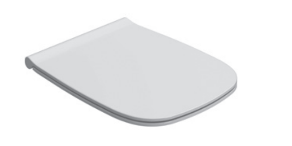 Sedile Soft Close Rimovibile in duroplast Bianco Genesis in ceramica ambientato su piano bagno con accessori