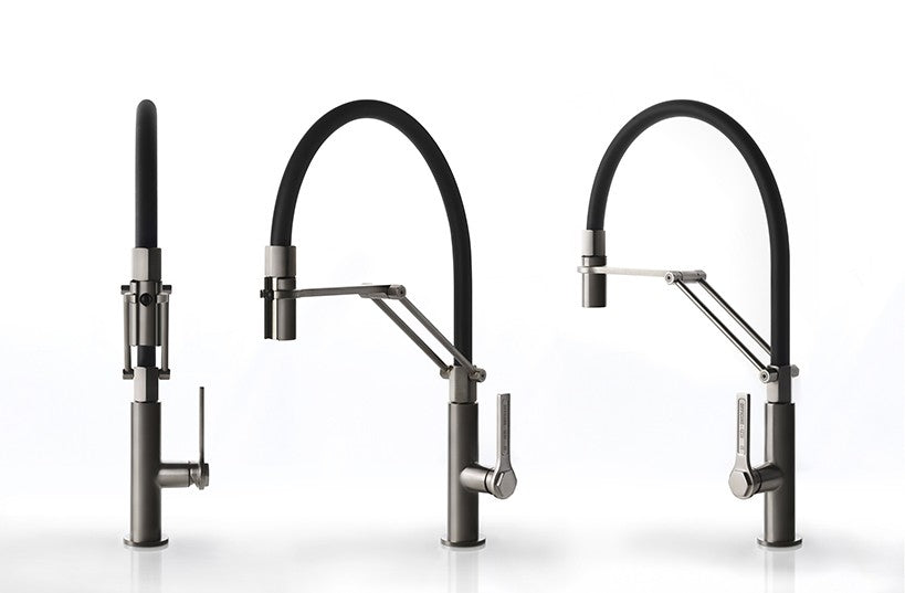 Miscelatore Cucina Semi Pro Canna Girevole E Doccetta installato su lavello, vista della bocca e della leva