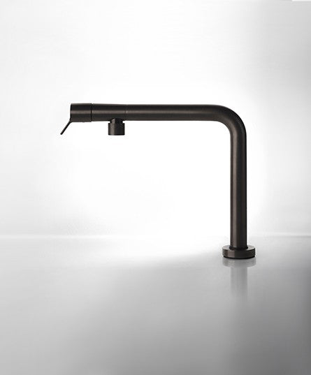 Miscelatore Cucina Con Canna Abbattibile Finox Su&giu Gessi installato su lavello, vista della bocca e della leva