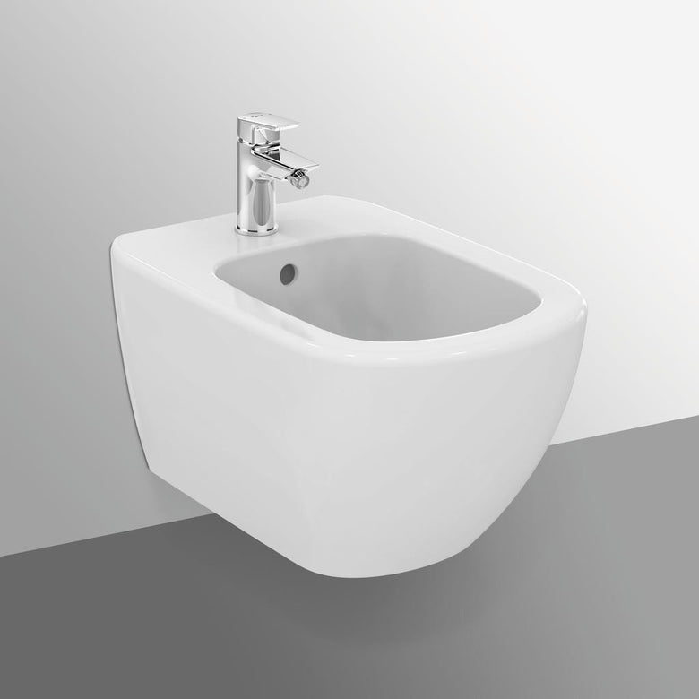 Ideal Standard Tesi Bidet sospeso monoforo fissaggi Bianco Opaco ambientato su piano bagno con accessori