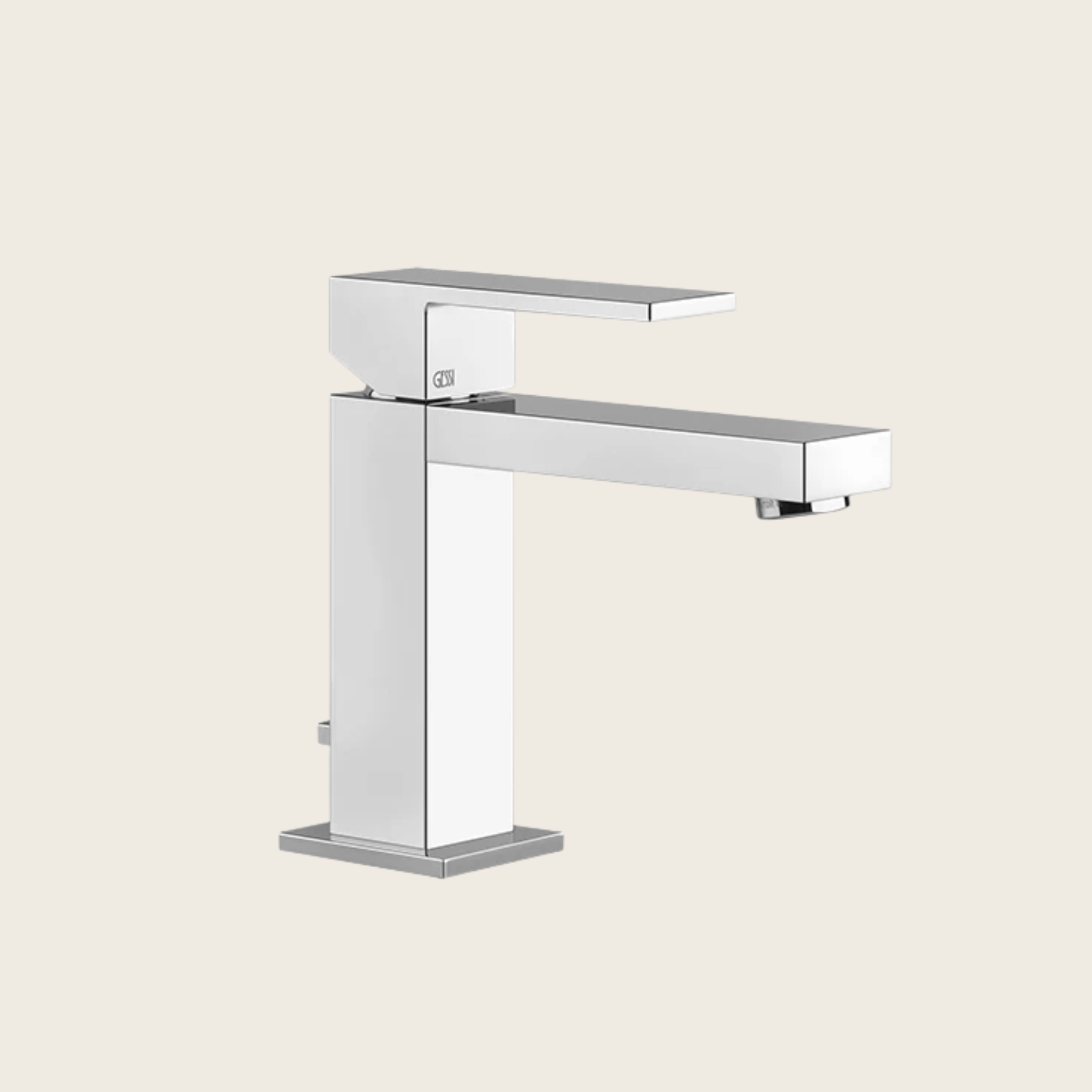 Gessi Rettangolo Miscelatore Lavabo con piletta Cromo Cromo Lucido ambientato su piano bagno con accessori