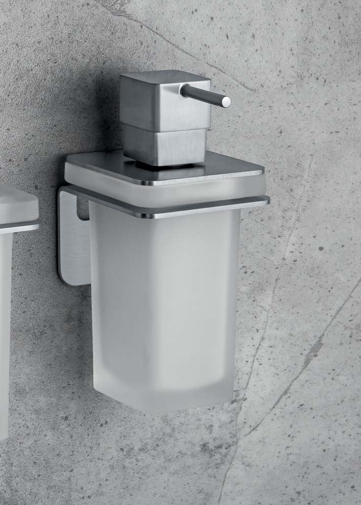 Colombo Design Over B9328vss dispenser sapone liquido a in acciaio inox e satinato montato a parete, vista del design e...