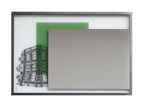 Antonio Lupi Specchio 3 Strati 72x50 Cornice In Alluminio Verde ambientato in bagno moderno con specchio e accessori...
