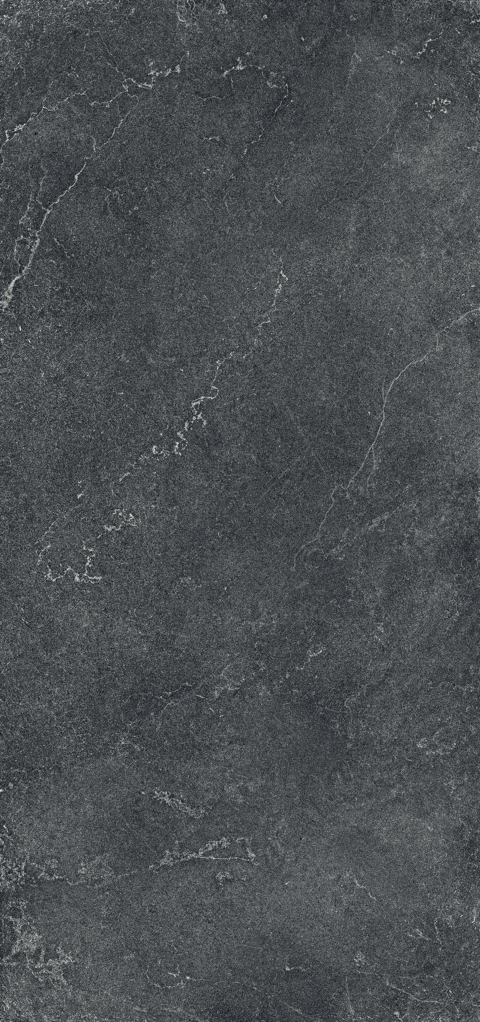 Cotto D'Este Kerlite Lithos 6plus Pavimento Rivestimento Carbon Lt posata in ambiente arredato, dettaglio della venatura...