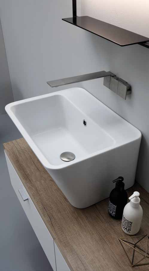 Colavene Wynn lavatoio 70x40 in ceramica bianco lucido installato su lavello, vista della bocca e della leva