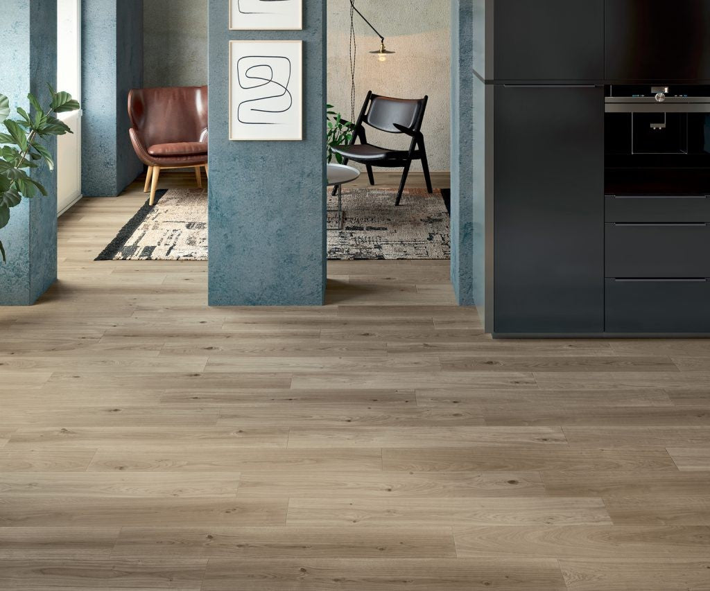 Blustyle Green Wood Pavimento Rivestimento Effetto Legno posata in ambiente arredato, dettaglio della venatura