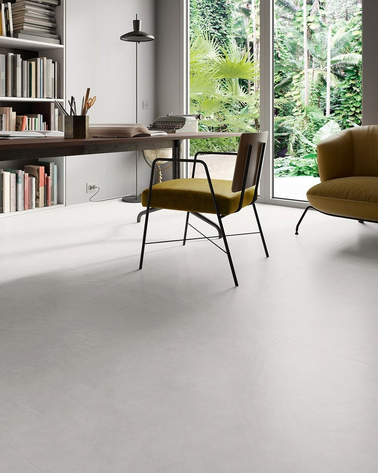 Pavimento 90x90 Cm Effetto Resina In Gres Porcellanato posata in ambiente arredato, dettaglio della venatura