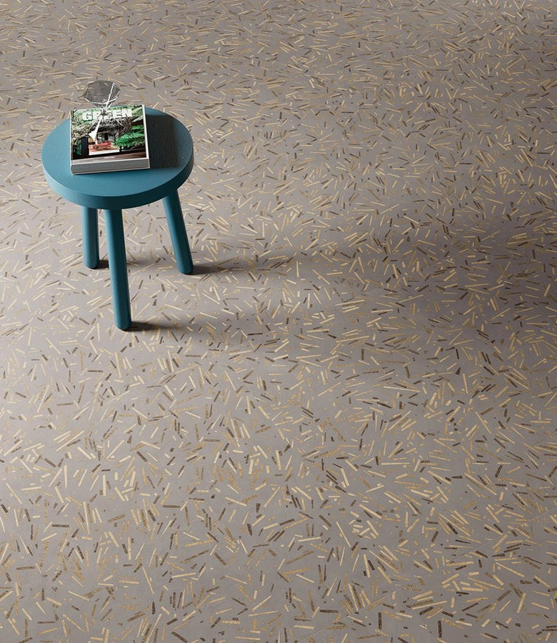 Pavimento rivestimento 90x90 decoro In Gres Porcellanato posata in ambiente arredato, dettaglio della venatura