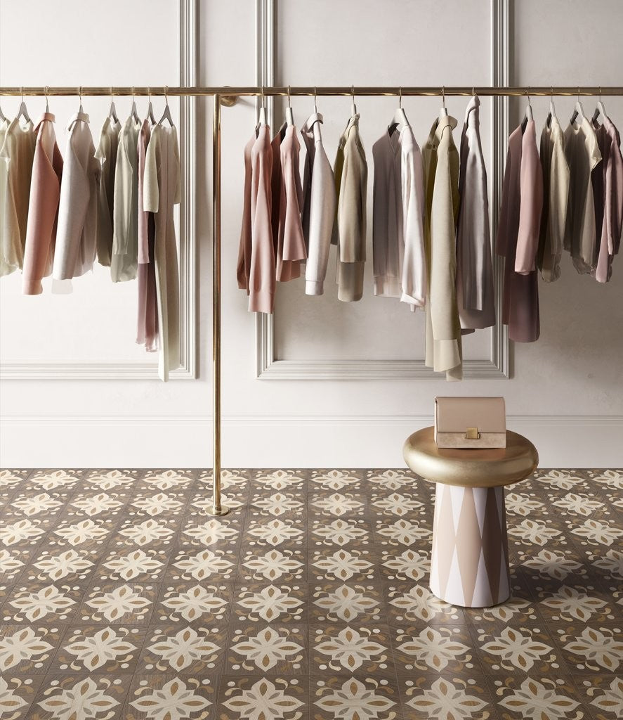 Pavimento 20x20 Decorata Effetto Legno In Gres Porcellanato posata in ambiente arredato, dettaglio della venatura