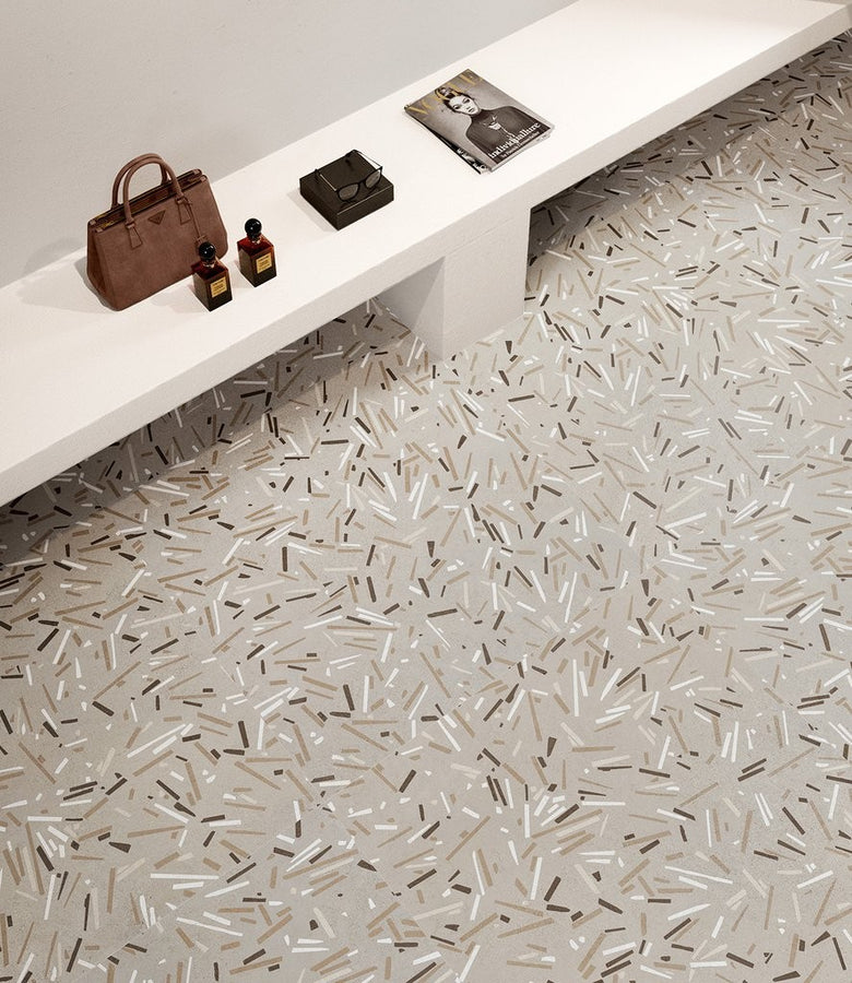 Pavimento Rivestimento 90x90 Decorativo In Gres posata in ambiente arredato, dettaglio della venatura