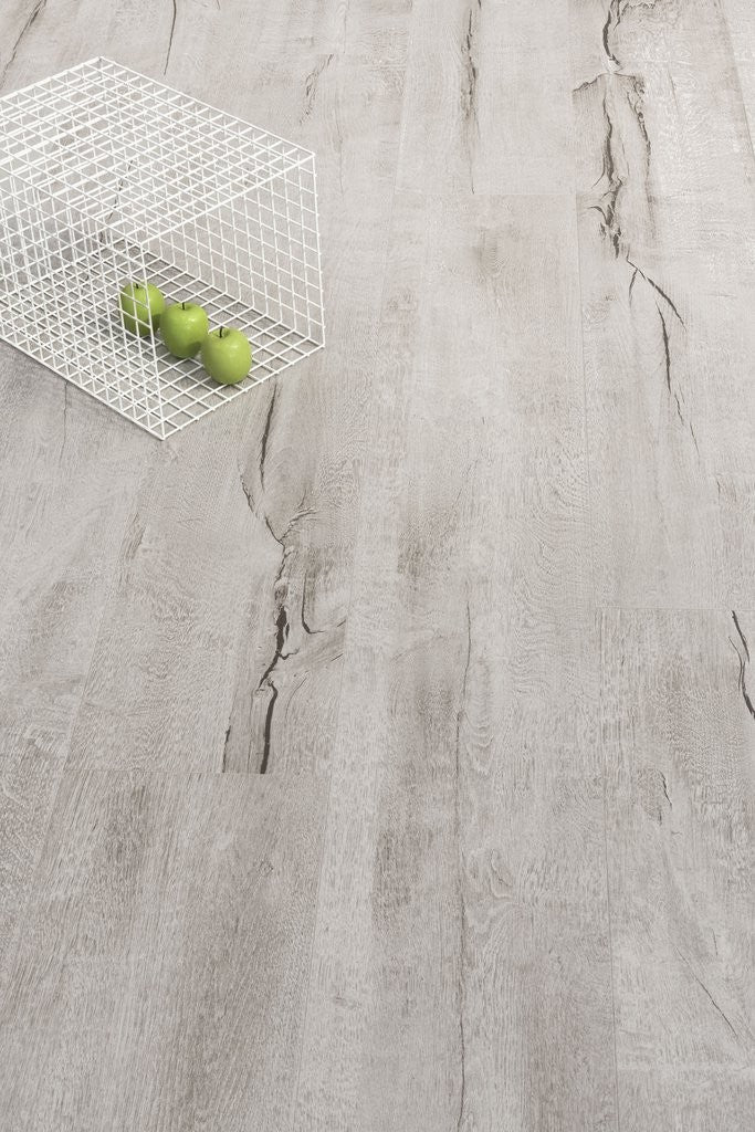 Pavimento 20x120 Effetto Parquet in Gres Porcellanato Grey in ambientazione completa, vista d'insieme della stanza