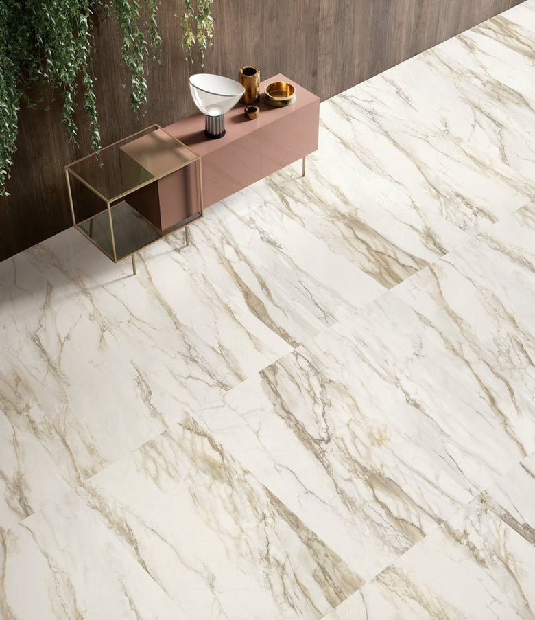 Pavimento Rivestimento 73X296 mm Effetto Marmo In Gres Gold Kry in ambientazione completa, vista d'insieme della stanza