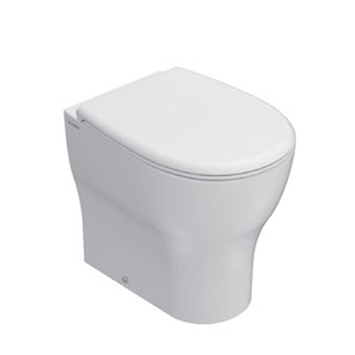 Ceramica Globo Grace Wc a pavimento con Scarico A Parete in lucido ambientato su piano bagno con accessori