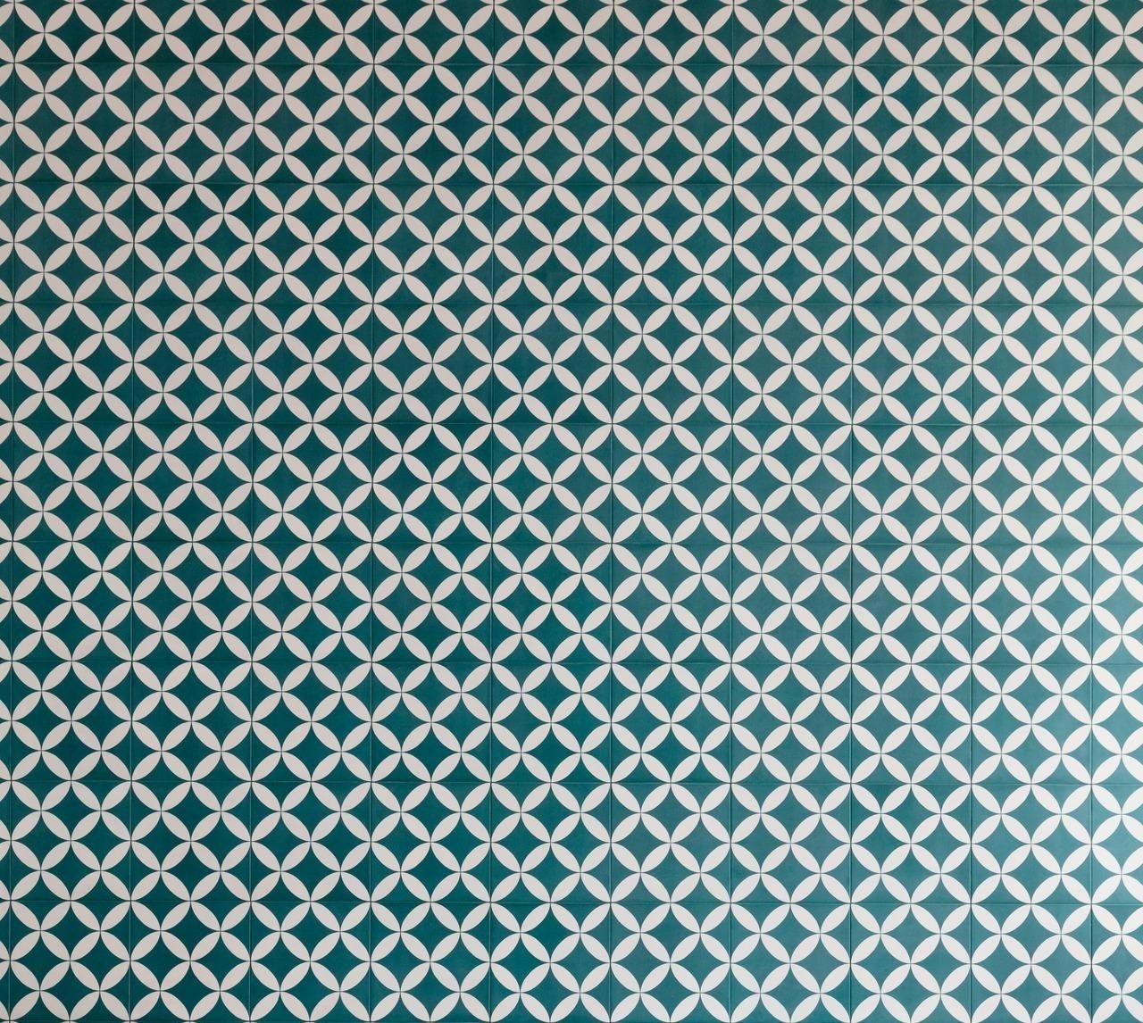 Pavimento rivestimento 20x20 decoro 10 mm In Gres posata in ambiente arredato, dettaglio della venatura