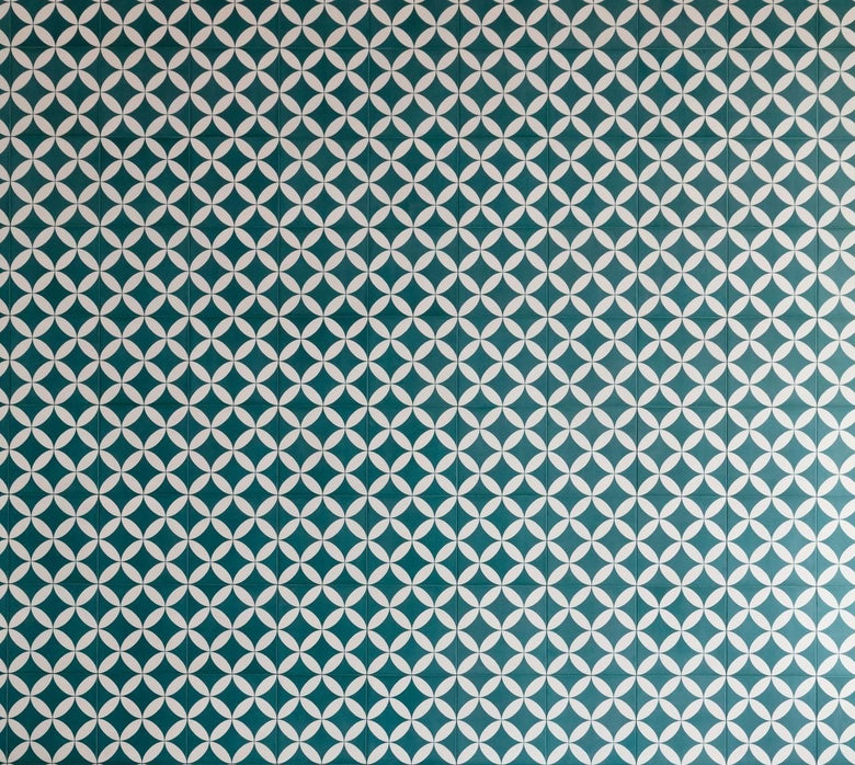 Pavimento rivestimento 20x20 decoro 10 mm In Gres posata in ambiente arredato, dettaglio della venatura