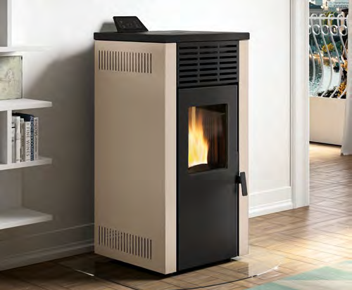 Royal Jada 12 Stufa A Pellet Ad Aria 12 Kw Serbatoio 27 Kg accesa in soggiorno, fiamma visibile attraverso il vetro