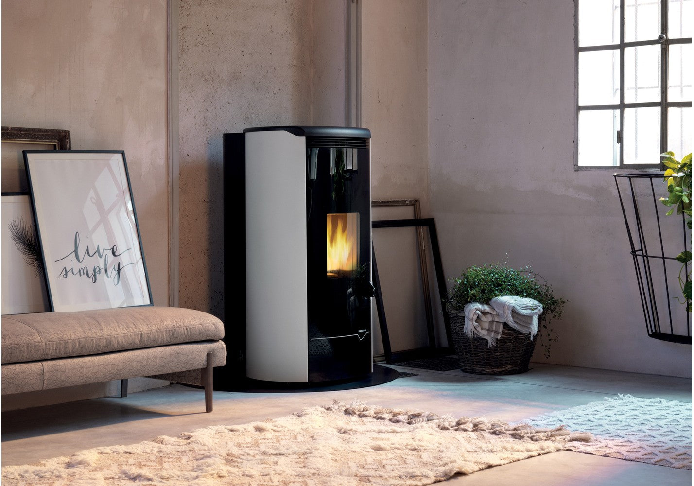 Stufa A Pellet ecofire ad acqua/aria 14kw Con Top In Ghisa, vista laterale che mostra profilo e dimensioni