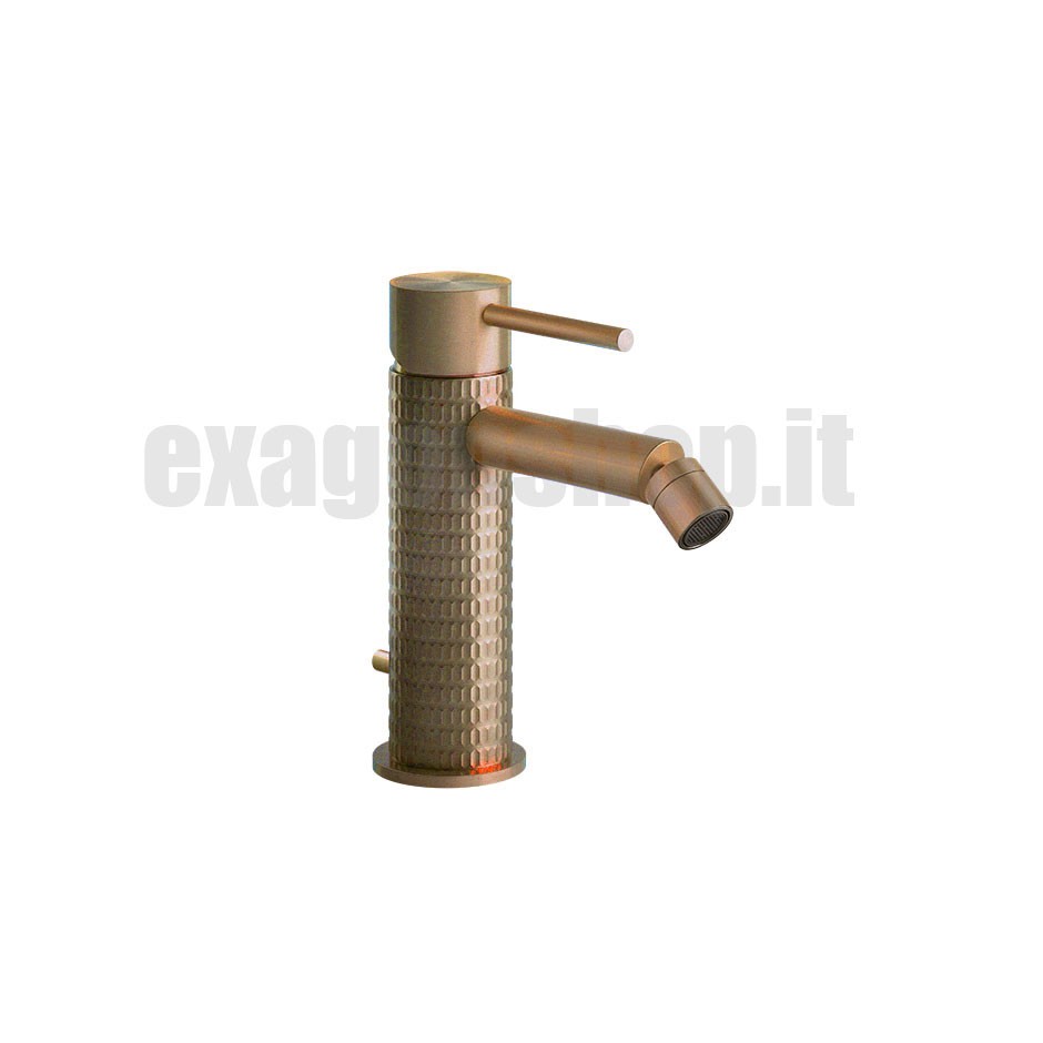 Gessi Meccanica Miscelatore bidet con scarico warm bronze, dettaglio ravvicinato della finitura e del marchio