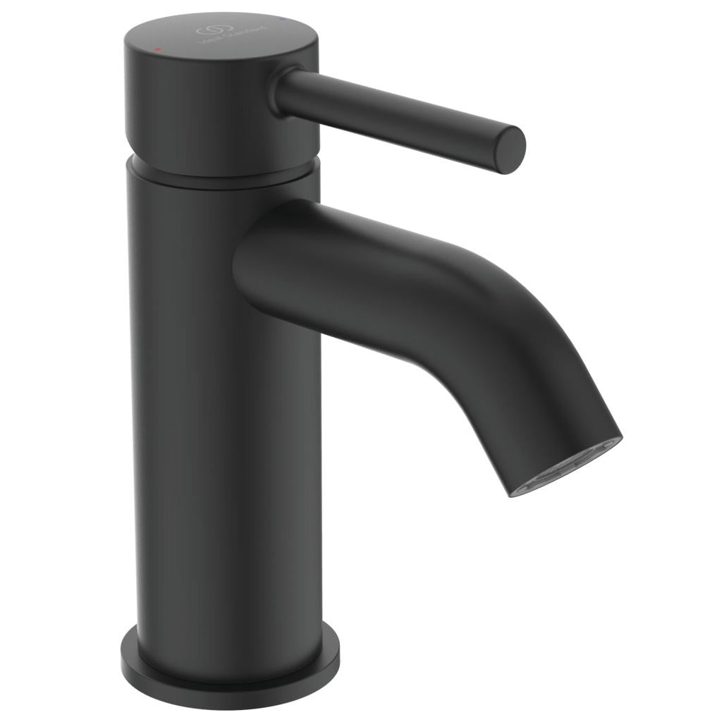 Ideal Standard Ceraline Miscelatore Lavabo Con Asta in opaco ambientato su piano bagno con accessori