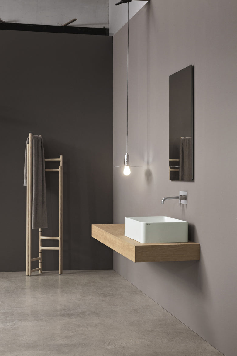 Nic Semplice Lavabo 60x37 Da Appoggio Senza Troppo Pieno In Verde Acqua Bianco visto dall'alto con scarico e interno...