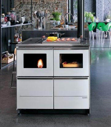 Cucina A Pellet ad acqua in Acciaio Bianco Palazzetti Bella, vista laterale che mostra profilo e dimensioni