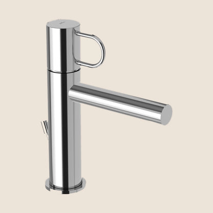 Paffoni Joker Jk071k Miscelatore Lavabo Con Scarico Click ambientato su piano bagno con accessori