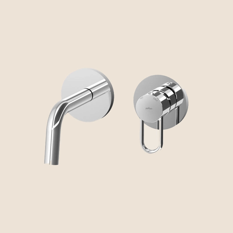 Paffoni Joker Miscelatore lavabo Incasso 2 Fori Bocca 123 ambientato su piano bagno con accessori