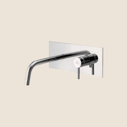 Paffoni Light Lig105cr Miscelatore lavabo Incasso 2 Fori in lucido ambientato su piano bagno con accessori