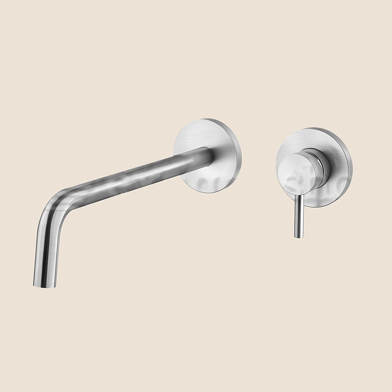 Paffoni Light Lig106st70 Miscelatore lavabo Incasso 2 Fori ambientato su piano bagno con accessori
