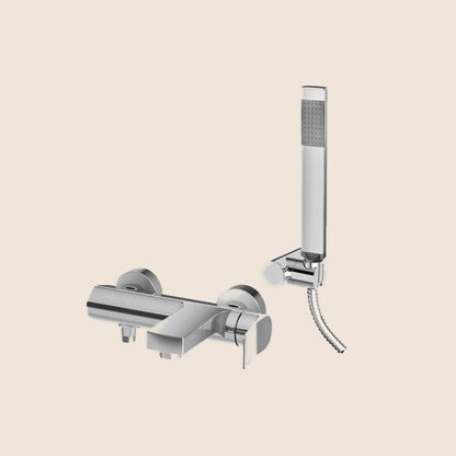 Paffoni Tilt Ti026cr Miscelatore Vasca Con doccetta Cromo in abs visto dall'alto con superficie e piletta di scarico