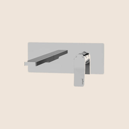 Paffoni Tilt Ti105cr Miscelatore lavabo Incasso 2 Fori Cromo ambientato su piano bagno con accessori