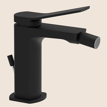 Paffoni Tilt Ti135no Miscelatore Bidet Con Scarico Nero, vista frontale della maniglia e della bocca di erogazione