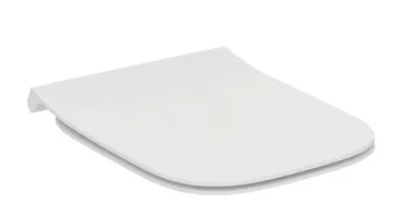 Ideal Standard I Life A Sedile Slim Con Chiusura Rallentata ambientato su piano bagno con accessori