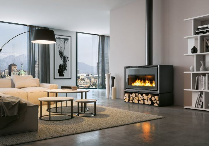 Stufa A Legna ad aria 12 Kw con focolare in Thermofix in Nera, vista laterale che mostra profilo e dimensioni