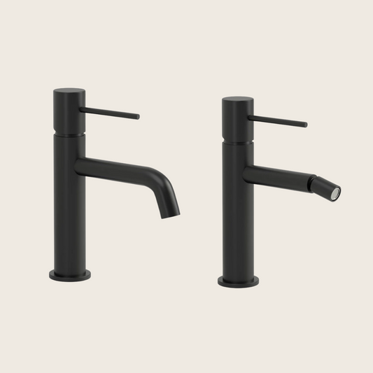 Coppia rubinetti lavabo e bidet in ottone nero opaco con flessibili Hidden