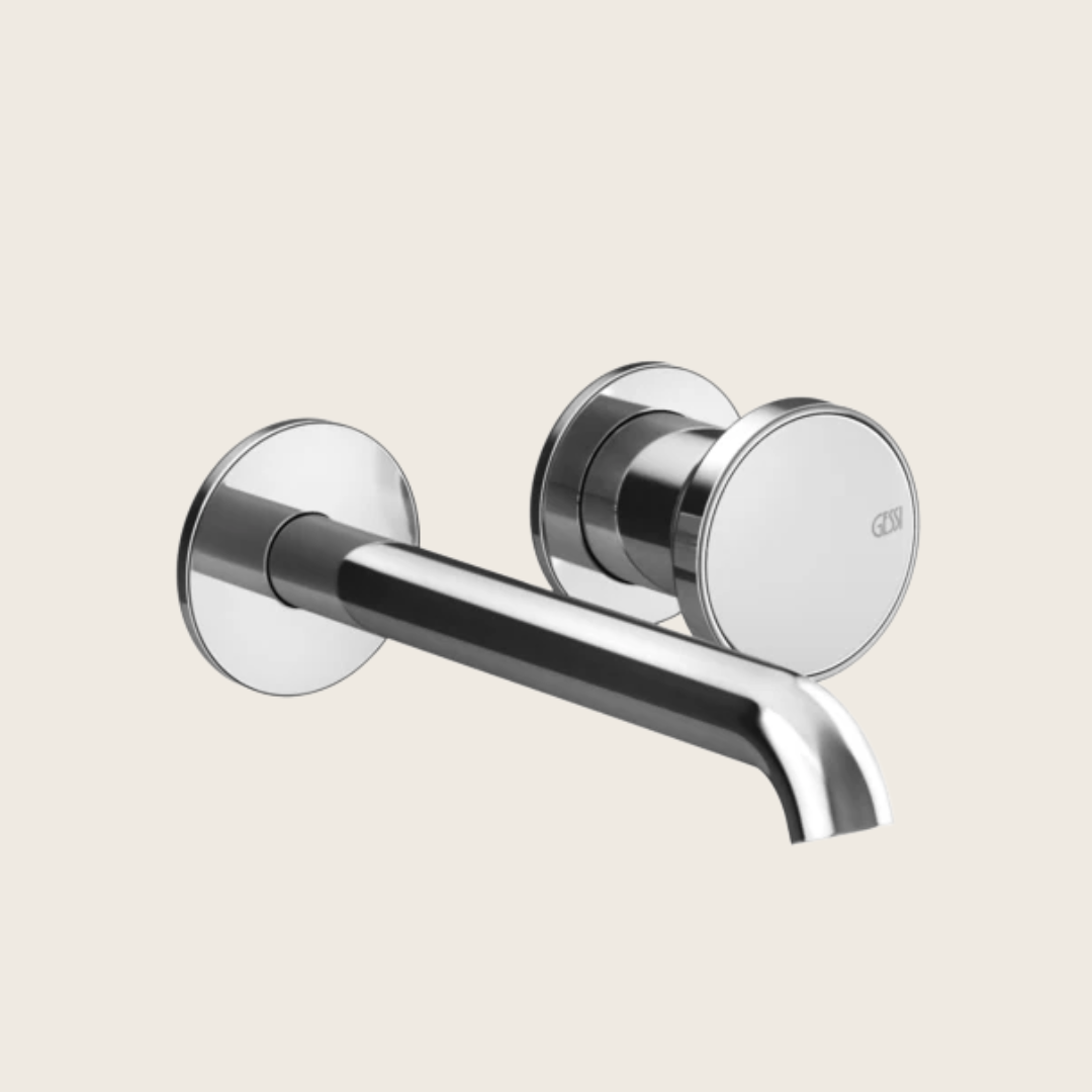 Origini Gessi Parte esterna Miscelatore Lavabo a parete Cromo Lucido ambientato su piano bagno con accessori