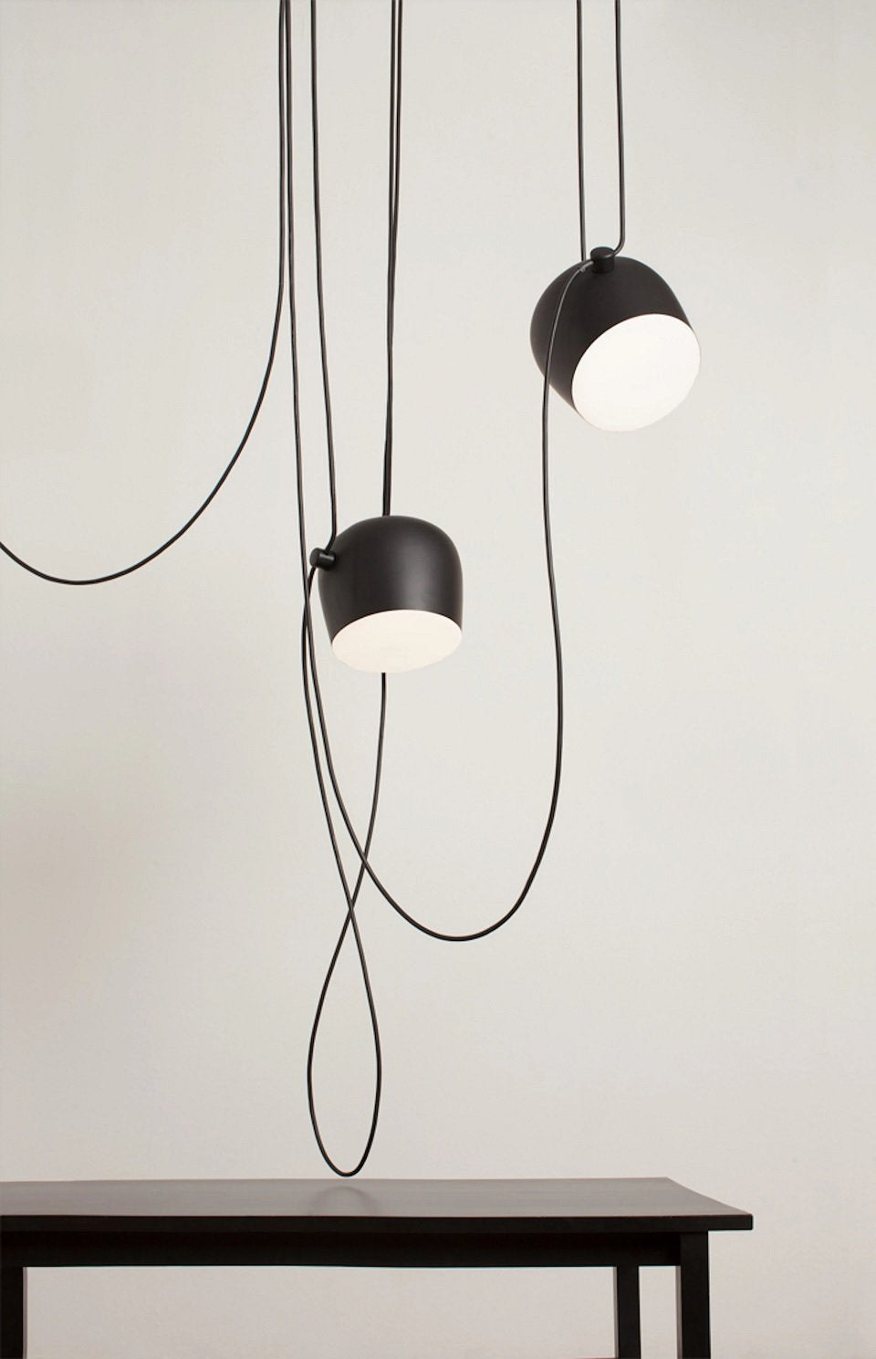 Flos Aim Small Lampada a sospensione Ivy Anodized spenta, dettaglio del corpo lampada e dei materiali