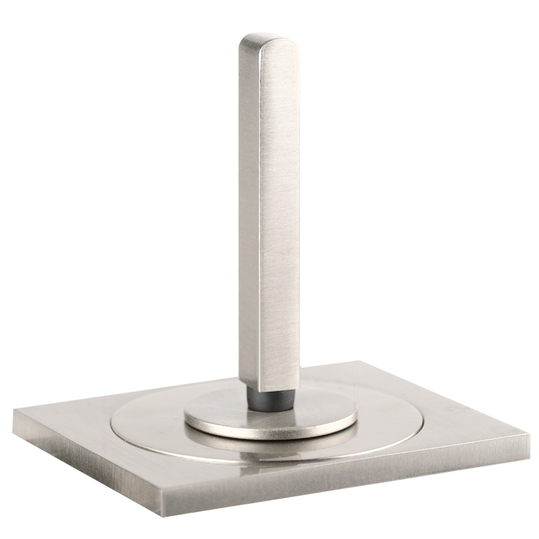 Gessi Rettangolo XL Maniglia leva joystick remoto lavabo ambientato su piano bagno con accessori
