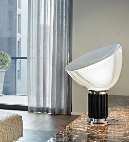 Flos Taccia Lampada da tavolo nero orientabile con dimmer